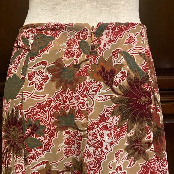 Bandolino size 4 long skirt lots of ruffles/layers - Picture 7 of 9